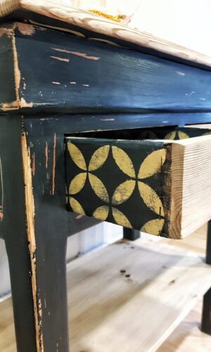 Mueble restaurado Lorestaura Mueble restaurado por Lorestaura, pieza vintage única y decorativa.