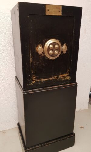 Mueble restaurado Lorestaura Mueble restaurado por Lorestaura, pieza vintage única y decorativa.