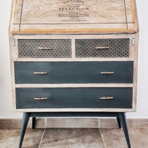 Secreter vintage restaurado en madera con cajones en negro carbón y pátina suave