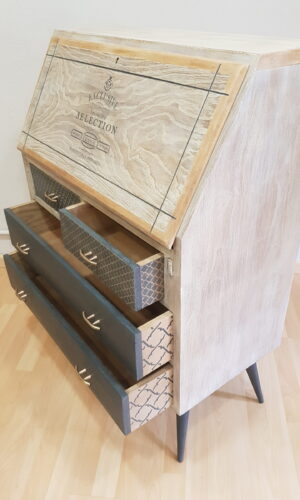 Secreter restaurado negro carbón | Lorestaura Secreter vintage restaurado en madera con cajones en negro carbón y pátina suave