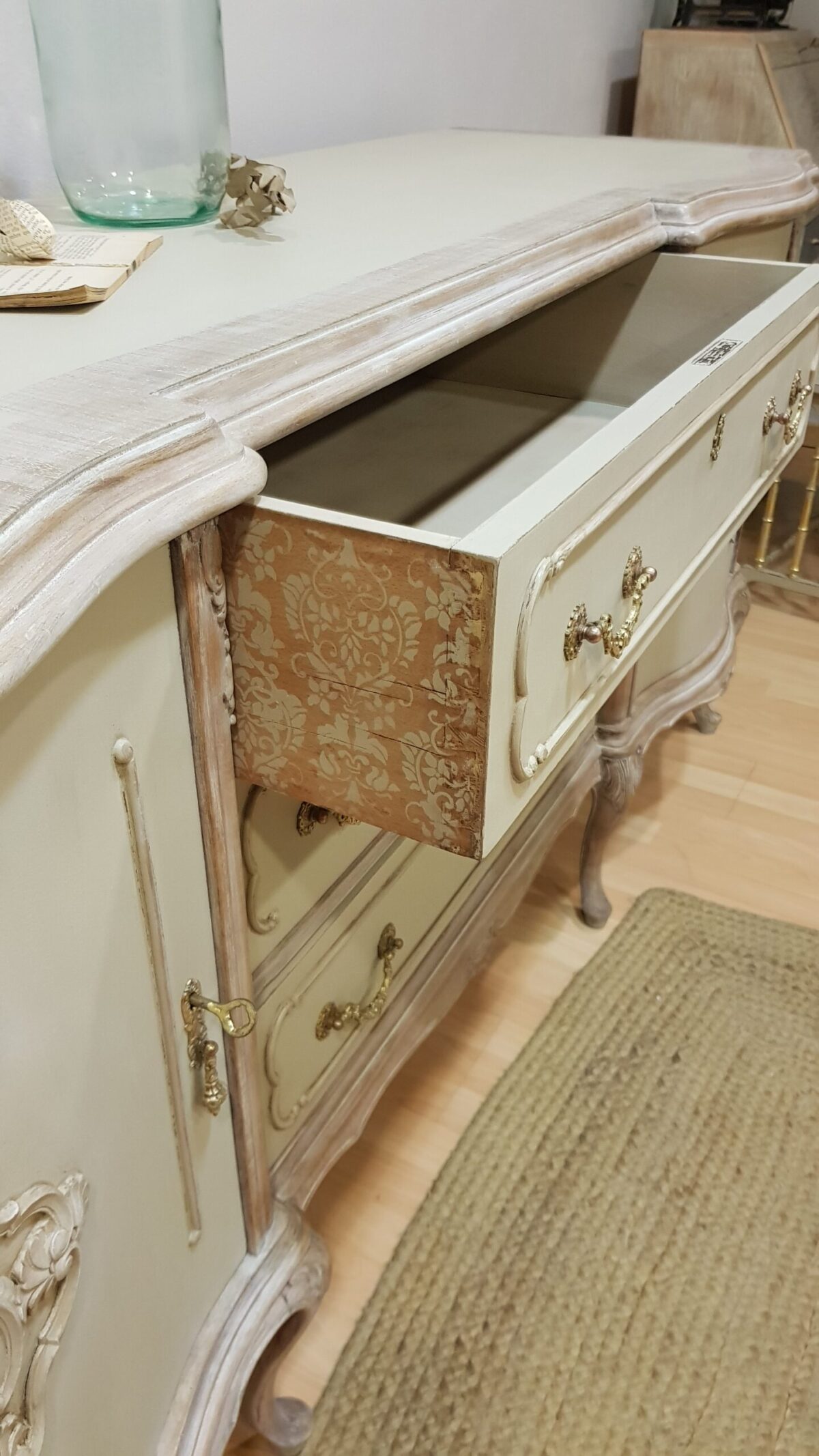 Aparador vintage restaurado estilo francés shabby chic