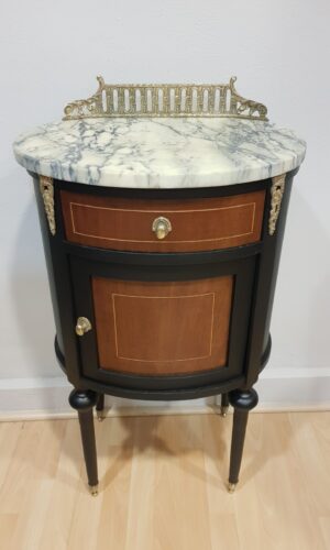 Mueble restaurado Lorestaura Mueble restaurado por Lorestaura, pieza vintage única y decorativa.