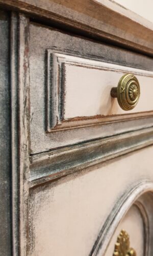 Mueble restaurado Lorestaura Mueble restaurado por Lorestaura, pieza vintage única y decorativa.