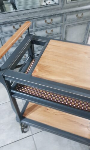 Mueble restaurado Lorestaura Mueble restaurado por Lorestaura, pieza vintage única y decorativa.