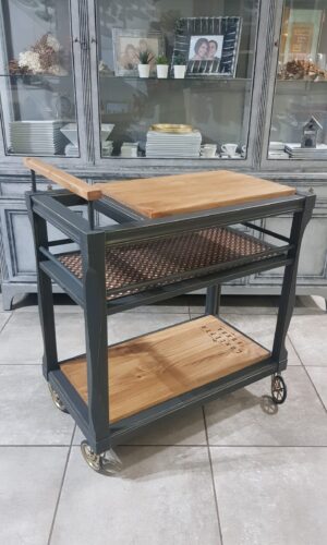 Mueble restaurado Lorestaura Mueble restaurado por Lorestaura, pieza vintage única y decorativa.