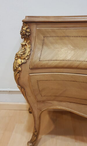 Mueble restaurado Lorestaura Mueble restaurado por Lorestaura, pieza vintage única y decorativa.