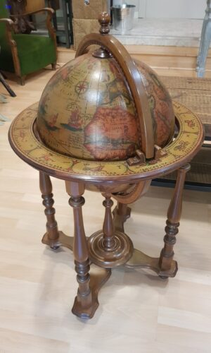 Mueble restaurado Lorestaura Mueble restaurado por Lorestaura, pieza vintage única y decorativa.