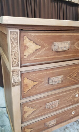 Mueble restaurado Lorestaura Mueble restaurado por Lorestaura, pieza vintage única y decorativa.