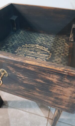 Mueble restaurado Lorestaura Mueble restaurado por Lorestaura, pieza vintage única y decorativa.