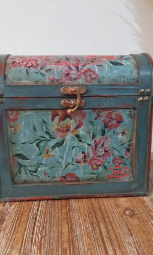 Mueble restaurado Lorestaura Mueble restaurado por Lorestaura, pieza vintage única y decorativa.